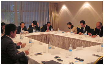 交流会の前に、理事会を行いました
