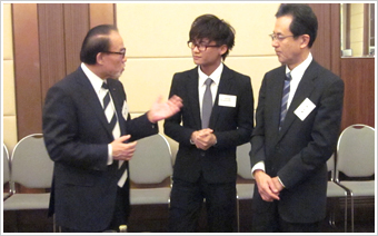 社会の先輩からの貴重なアドバイスを受けています。