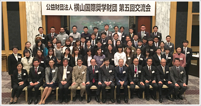 全員で記念撮影。皆さんの将来に期待しています