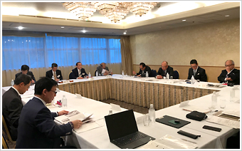 交流会の前に、理事会を行いました。